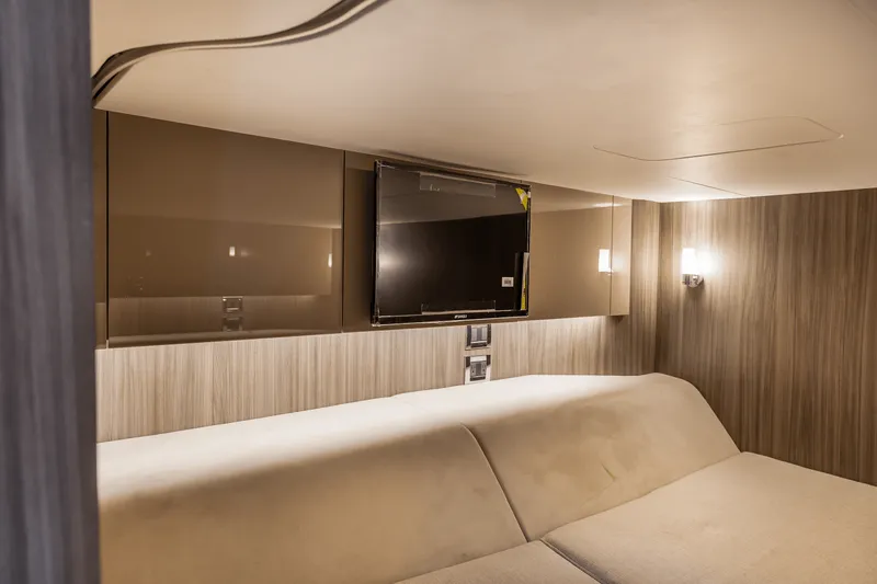 Slide: The Image of Sea Ray SLX 400 Outboard 2025 - 52