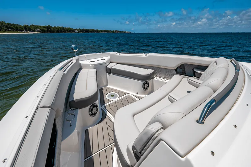 Slide: The Image of Sea Ray SLX 400 Outboard 2025 - 44
