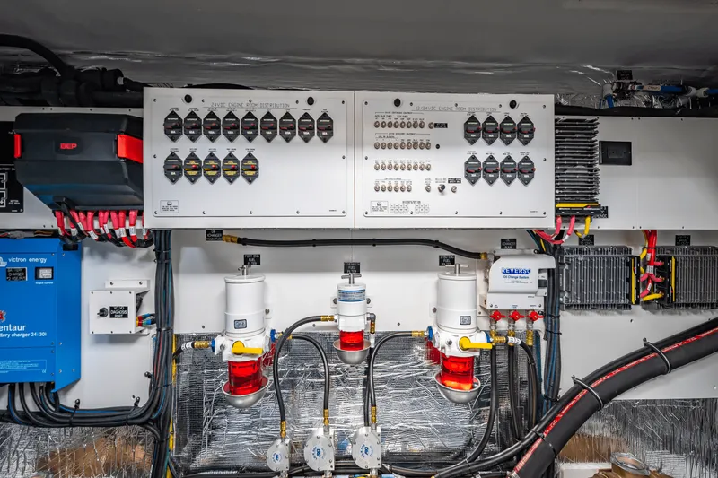 Slide: The Image of Cruisers Yachts 57 FLY 2025 - 31