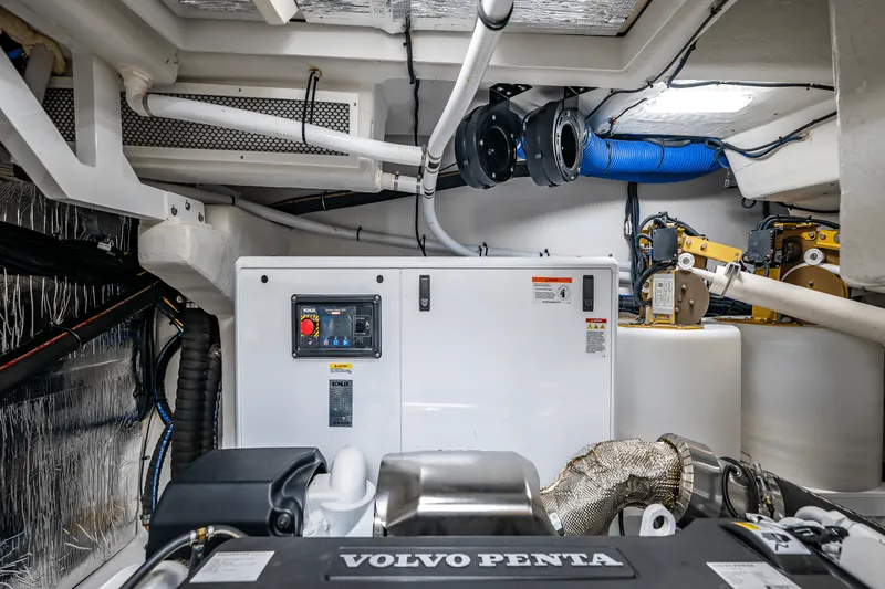 Slide: The Image of Cruisers Yachts 57 FLY 2025 - 32