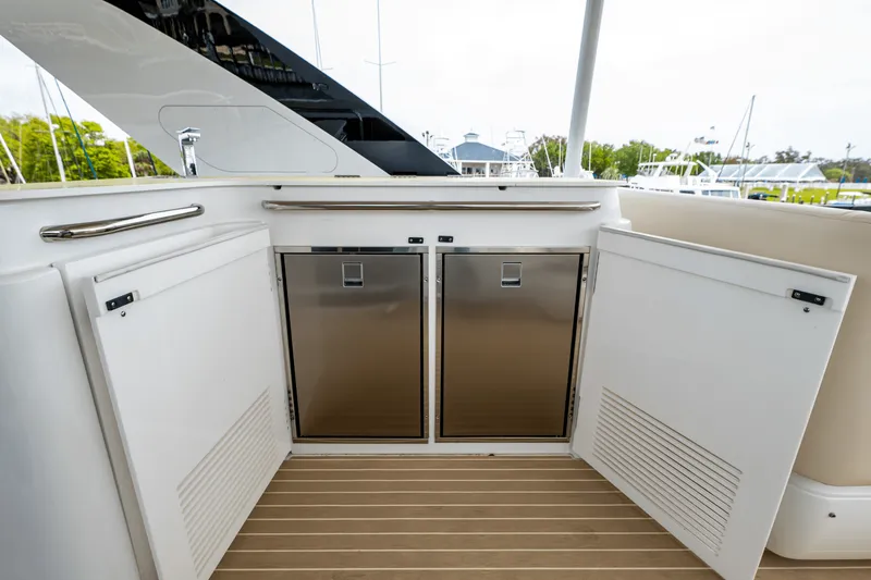 Slide: The Image of Cruisers Yachts 57 FLY 2025 - 66