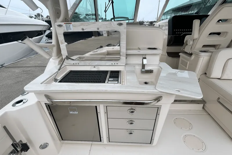 Slide: The Image of Grady-White Freedom 345 2025 - 17