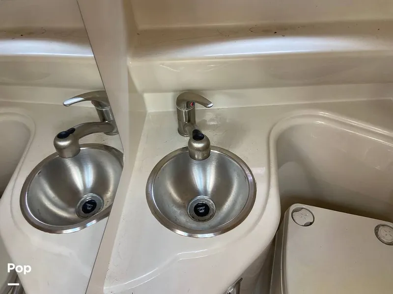 Slide: The Image of Sea Ray 240 Sundancer 2010 - 10796198