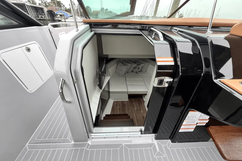 Slide: The Image of Cruisers Yachts 38 GLS Outboard 2025 - 22