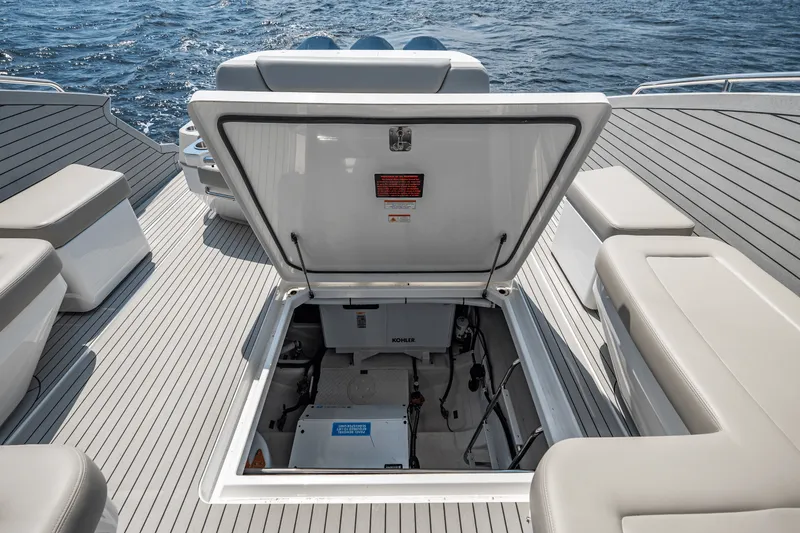 Slide: The Image of Cruisers 50 GLS Outboard 2025 - 28