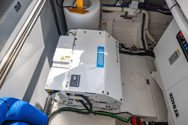 Slide: The Image of Cruisers 50 GLS Outboard 2025 - 31