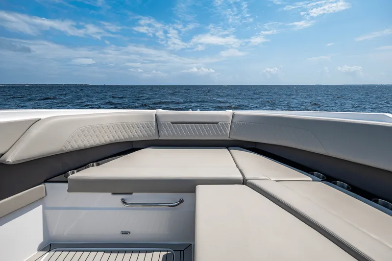 Slide: The Image of Cruisers 50 GLS Outboard 2025 - 58