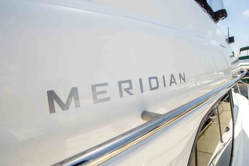 Slide: The Image of Meridian 381 Sedan 2002 - 25