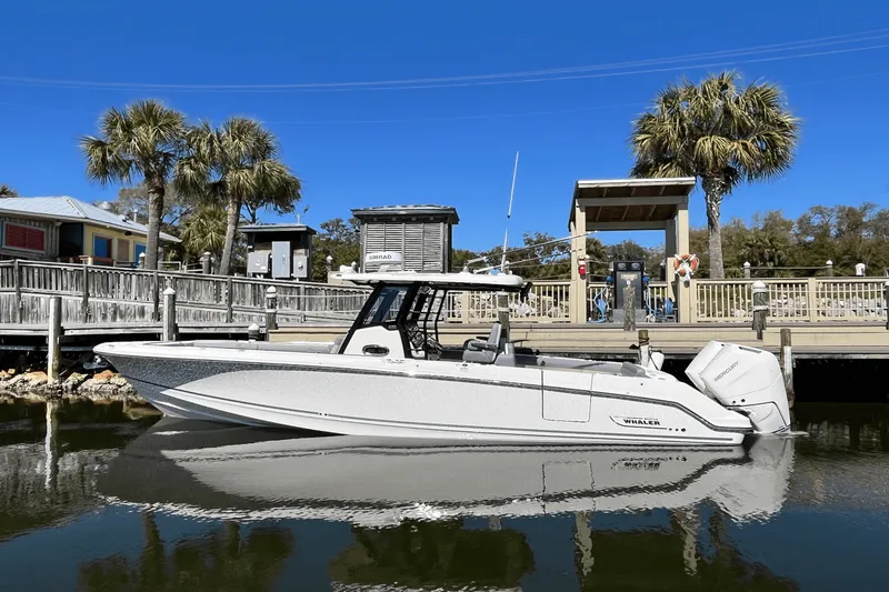 Slide: The Image of Boston Whaler 330 Outrage 2025 - 1