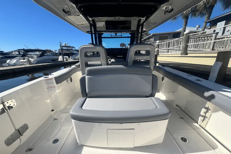 Slide: The Image of Boston Whaler 330 Outrage 2025 - 11