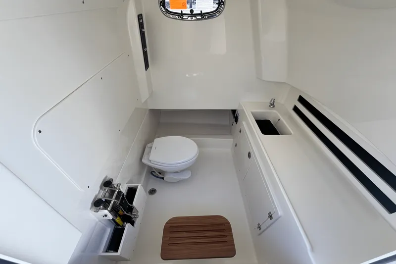 Slide: The Image of Boston Whaler 330 Outrage 2025 - 17