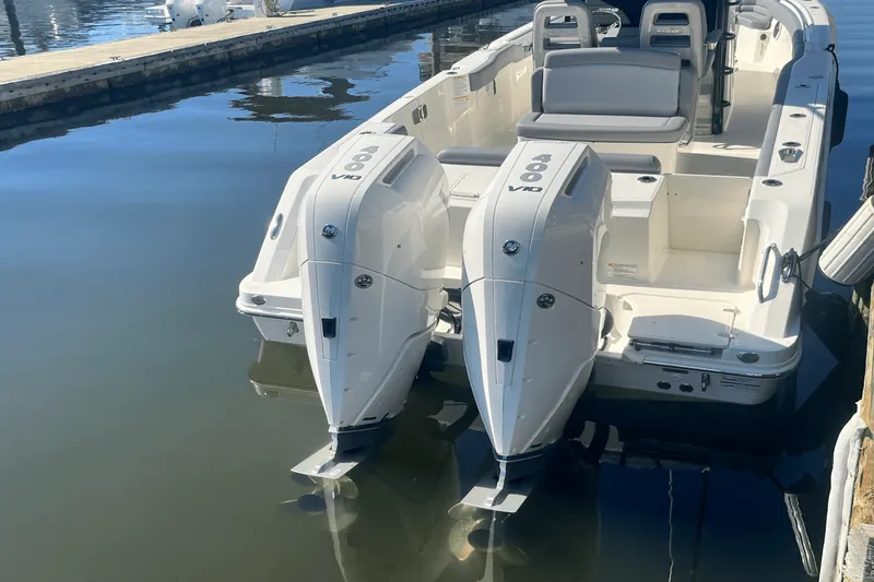 Slide: The Image of Boston Whaler 330 Outrage 2025 - 6