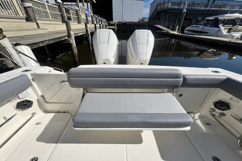 Slide: The Image of Boston Whaler 330 Outrage 2025 - 9
