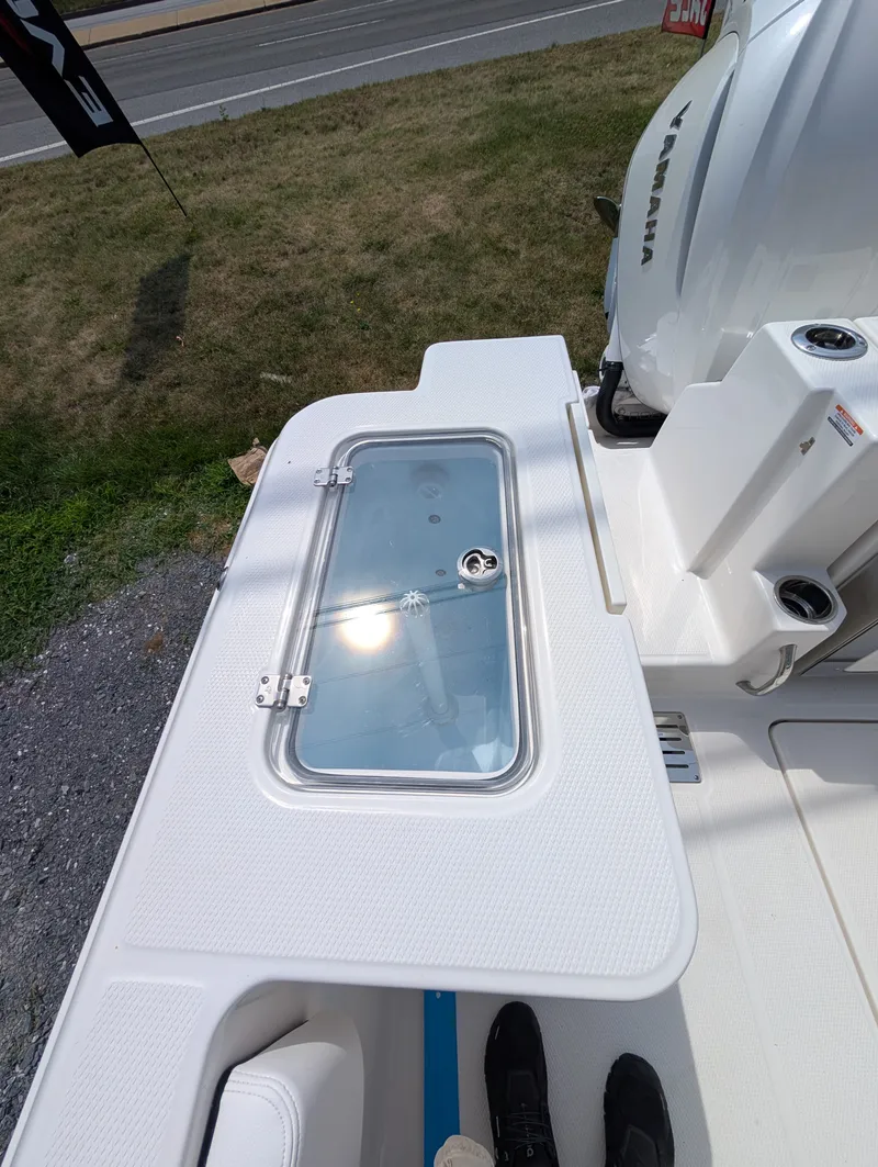 Slide: The Image of Robalo R300 2026 - 7