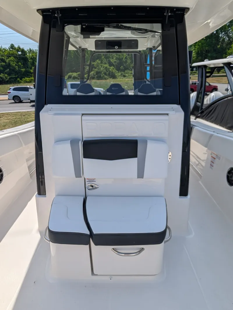 Slide: The Image of Robalo R300 2026 - 27