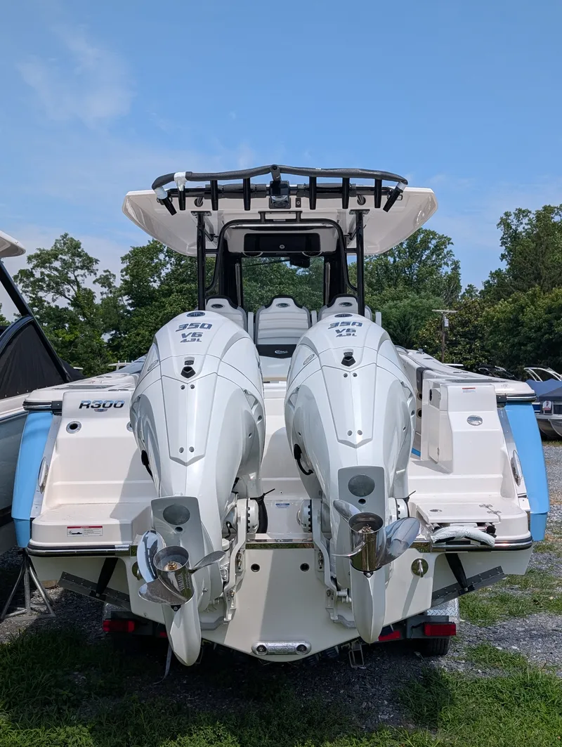 Slide: The Image of Robalo R300 2026 - 4
