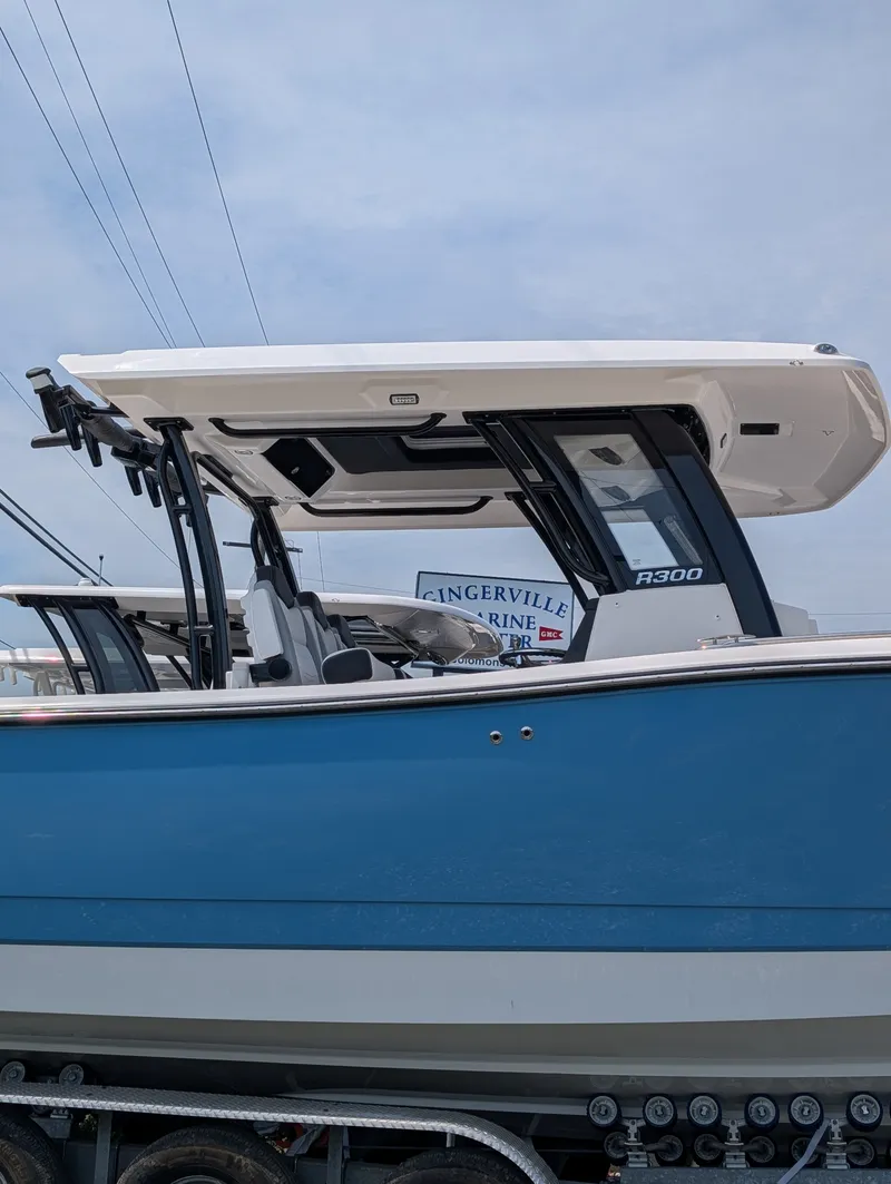 Slide: The Image of Robalo R300 2026 - 2