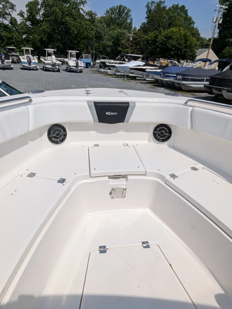 Slide: The Image of Robalo R300 2026 - 26
