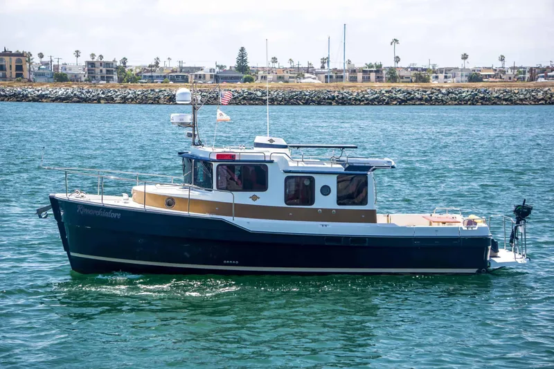 Slide: The Image of Ranger Tug R-31S 2014 - 3