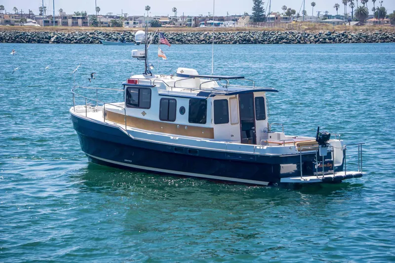 Slide: The Image of Ranger Tug R-31S 2014 - 4