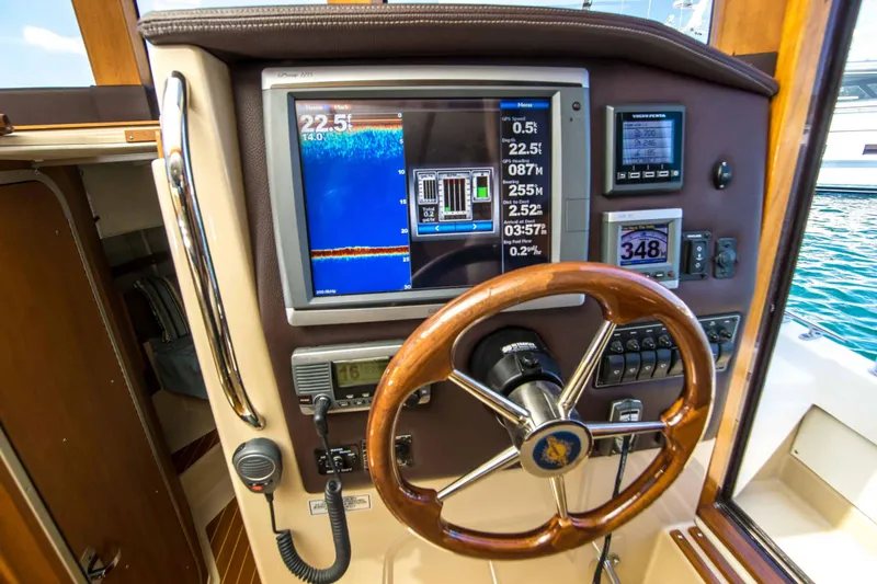 Slide: The Image of Ranger Tug R-31S 2014 - 18