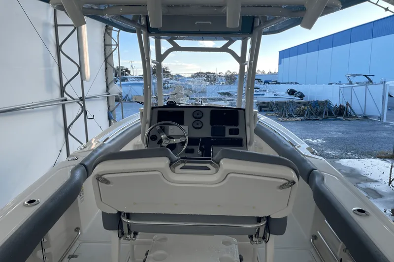 Slide: The Image of Boston Whaler 230 OUTRAGE 2024 - 11