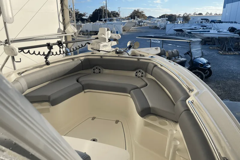 Slide: The Image of Boston Whaler 230 OUTRAGE 2024 - 12