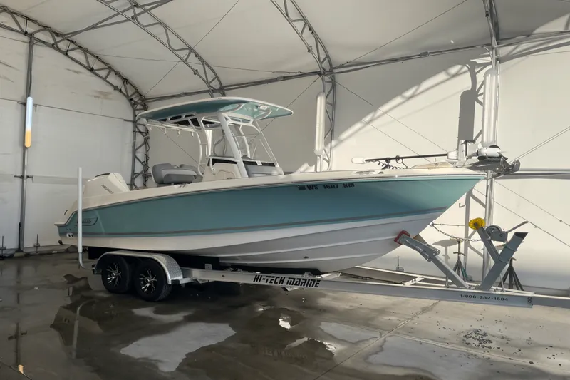 Slide: The Image of Boston Whaler 230 OUTRAGE 2024 - 2