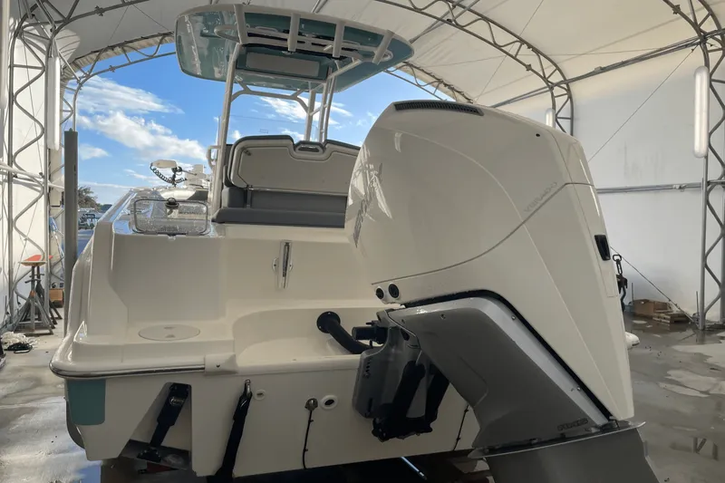Slide: The Image of Boston Whaler 230 OUTRAGE 2024 - 23