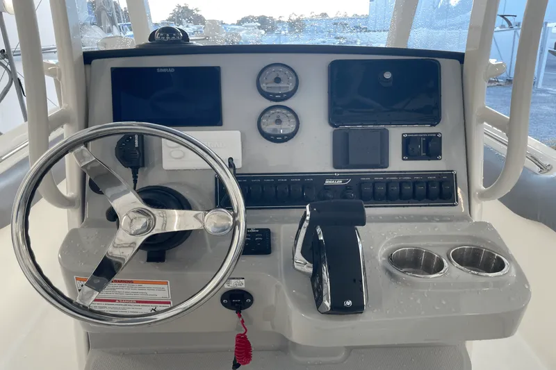 Slide: The Image of Boston Whaler 230 OUTRAGE 2024 - 7