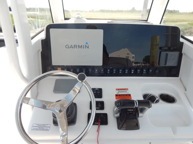 Slide: The Image of Sea Hunt Ultra 275 2020 - 16
