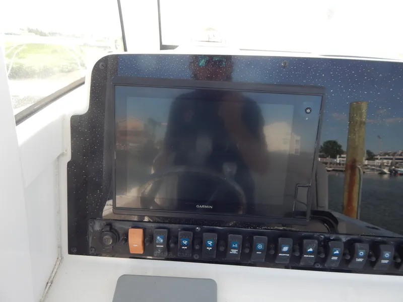 Slide: The Image of Sea Hunt Ultra 275 2020 - 17