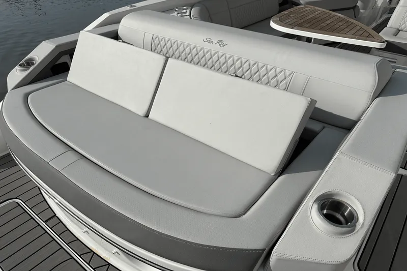 Slide: The Image of Sea Ray 310 SLX-OB 2024 - 12