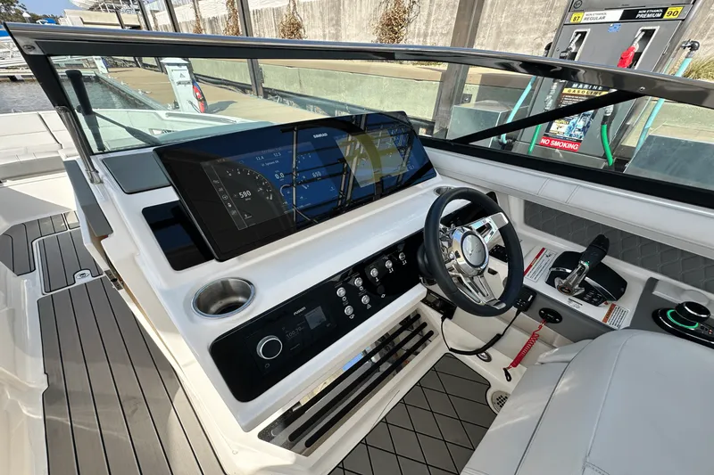 Slide: The Image of Sea Ray 310 SLX-OB 2024 - 24