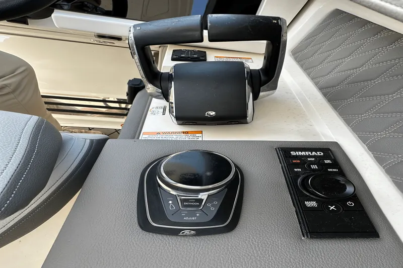 Slide: The Image of Sea Ray 310 SLX-OB 2024 - 25