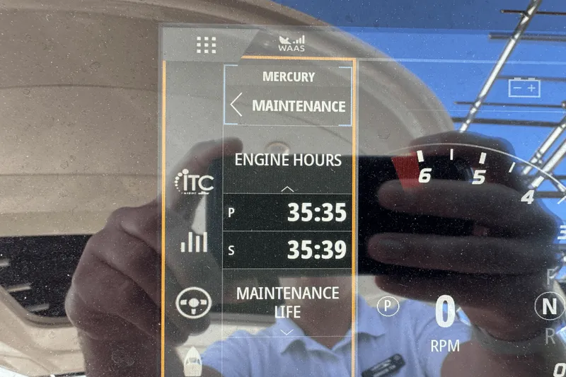 Slide: The Image of Sea Ray 310 SLX-OB 2024 - 26