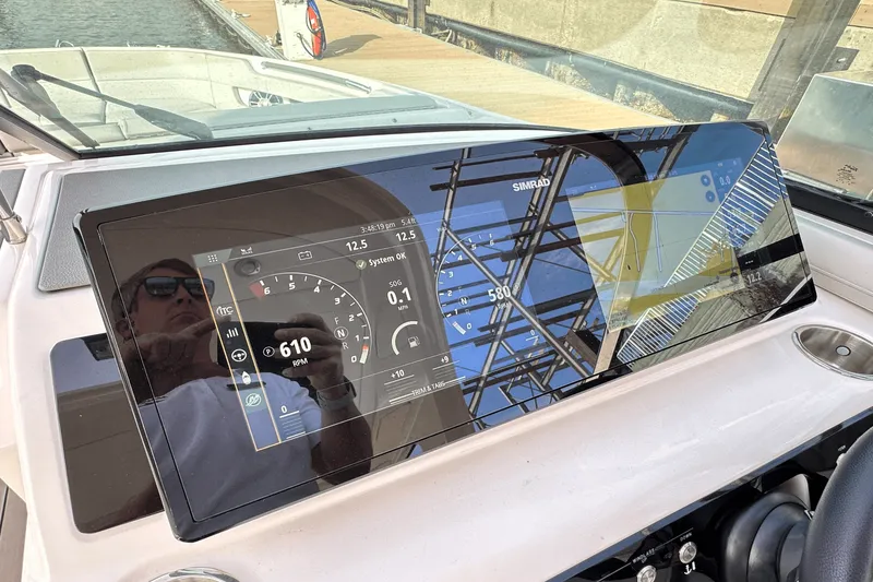 Slide: The Image of Sea Ray 310 SLX-OB 2024 - 29