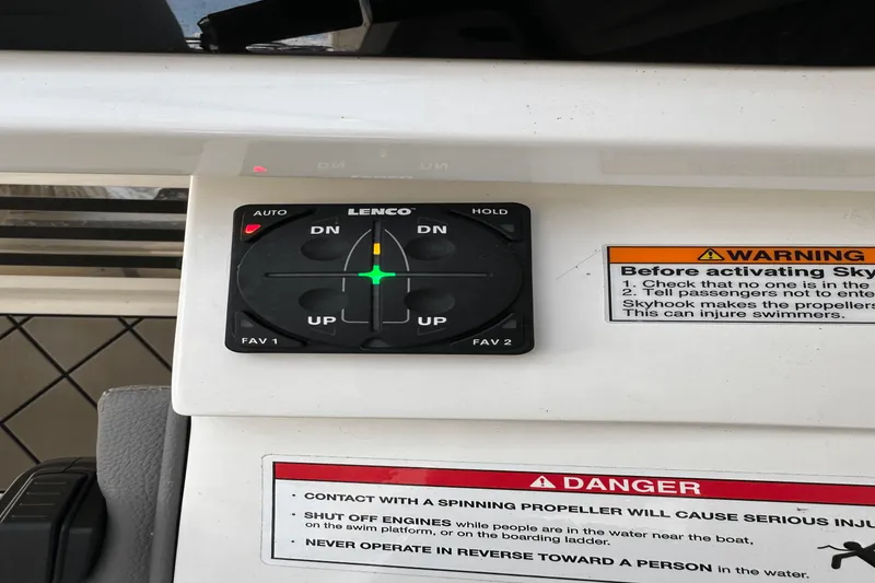 Slide: The Image of Sea Ray 310 SLX-OB 2024 - 31