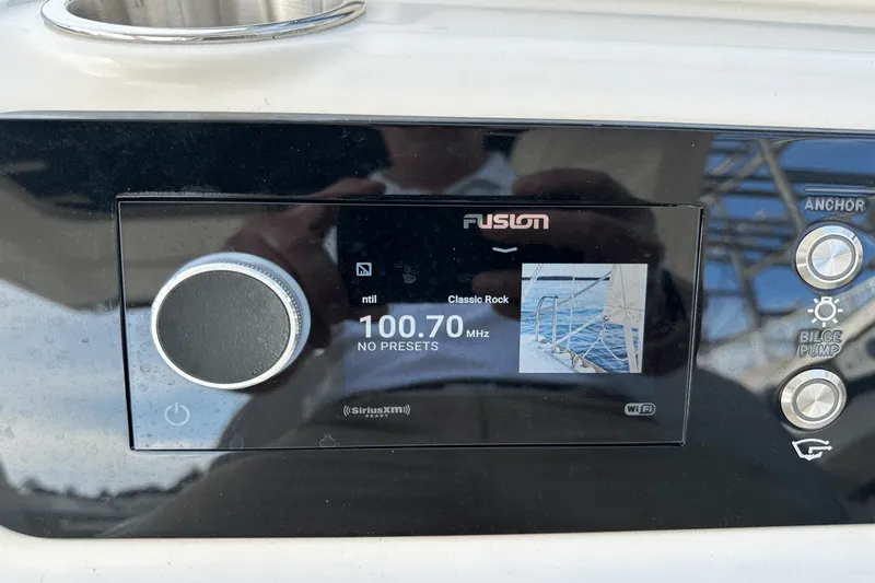 Slide: The Image of Sea Ray 310 SLX-OB 2024 - 32