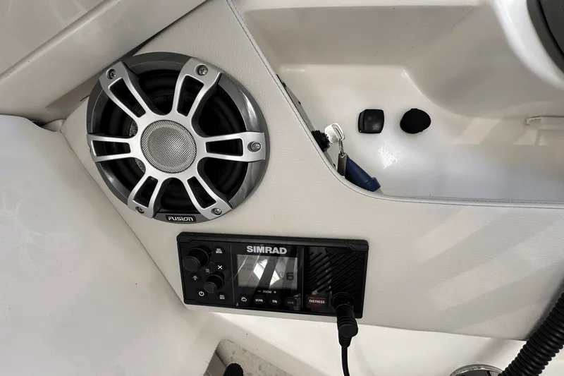 Slide: The Image of Sea Ray 310 SLX-OB 2024 - 34