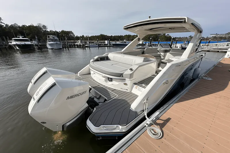 Slide: The Image of Sea Ray 310 SLX-OB 2024 - 4