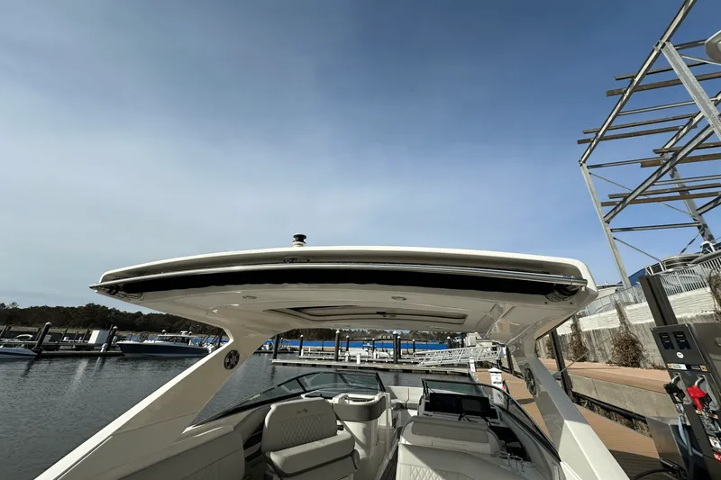 Slide: The Image of Sea Ray 310 SLX-OB 2024 - 8