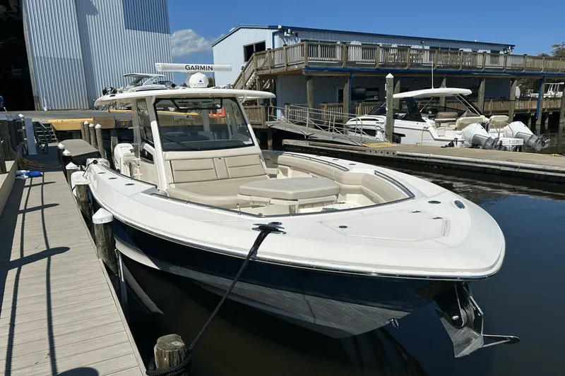 Slide: The Image of Boston Whaler 380 OUTRAGE 2019 - 11
