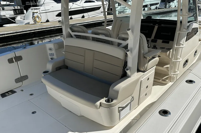 Slide: The Image of Boston Whaler 380 OUTRAGE 2019 - 12