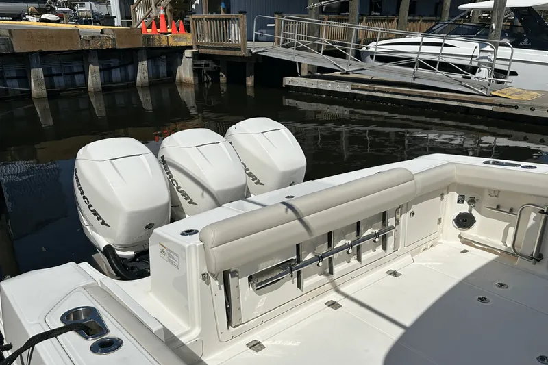 Slide: The Image of Boston Whaler 380 OUTRAGE 2019 - 13
