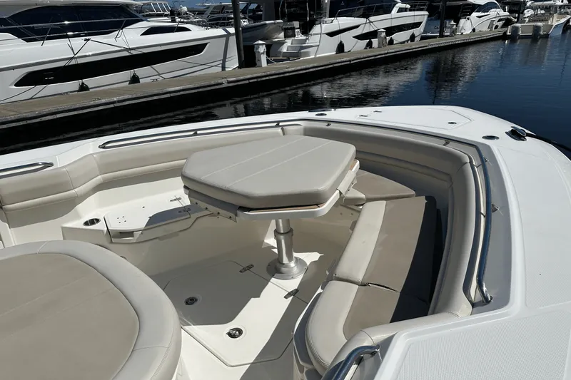 Slide: The Image of Boston Whaler 380 OUTRAGE 2019 - 15