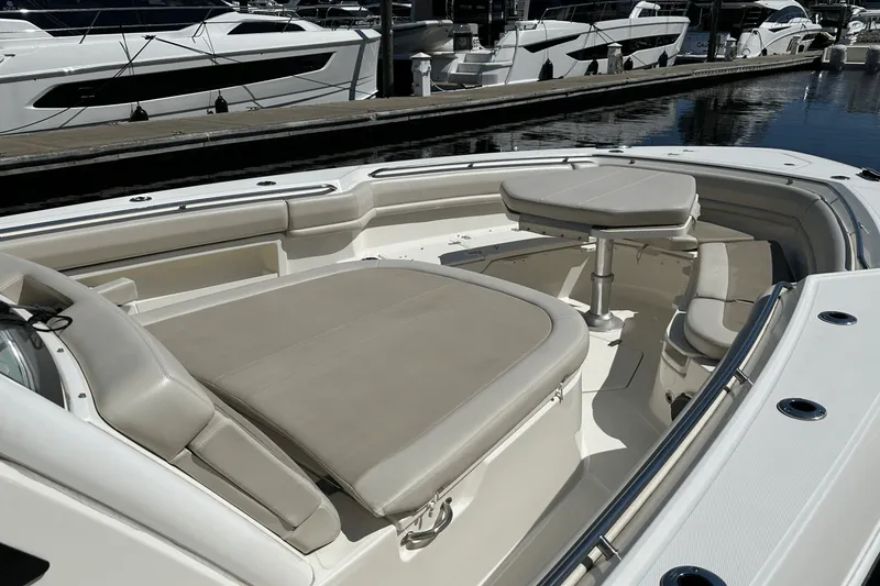 Slide: The Image of Boston Whaler 380 OUTRAGE 2019 - 16