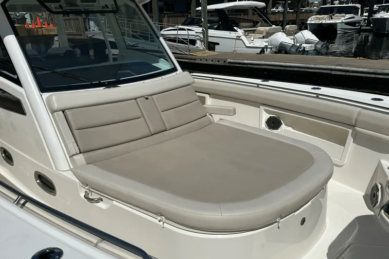 Slide: The Image of Boston Whaler 380 OUTRAGE 2019 - 17