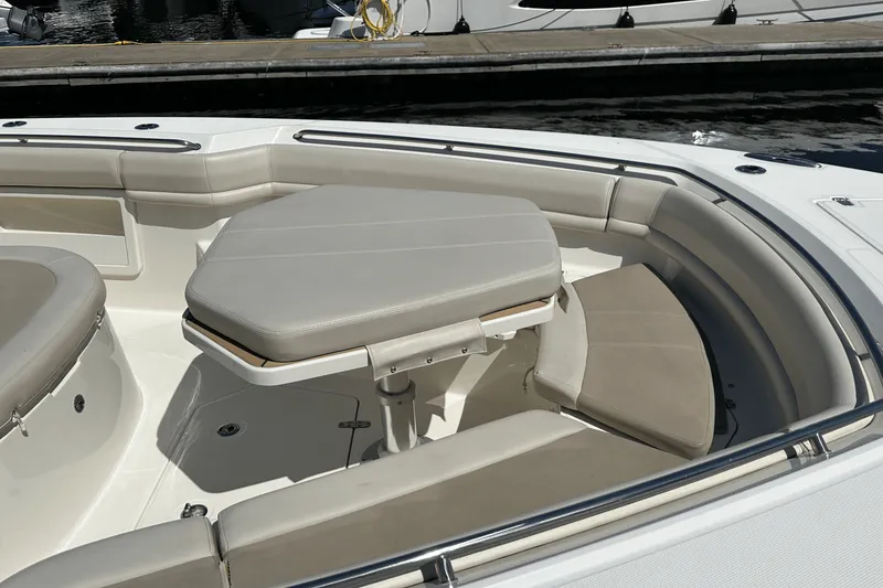 Slide: The Image of Boston Whaler 380 OUTRAGE 2019 - 18