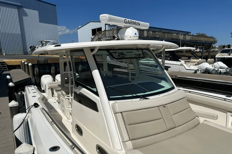 Slide: The Image of Boston Whaler 380 OUTRAGE 2019 - 19